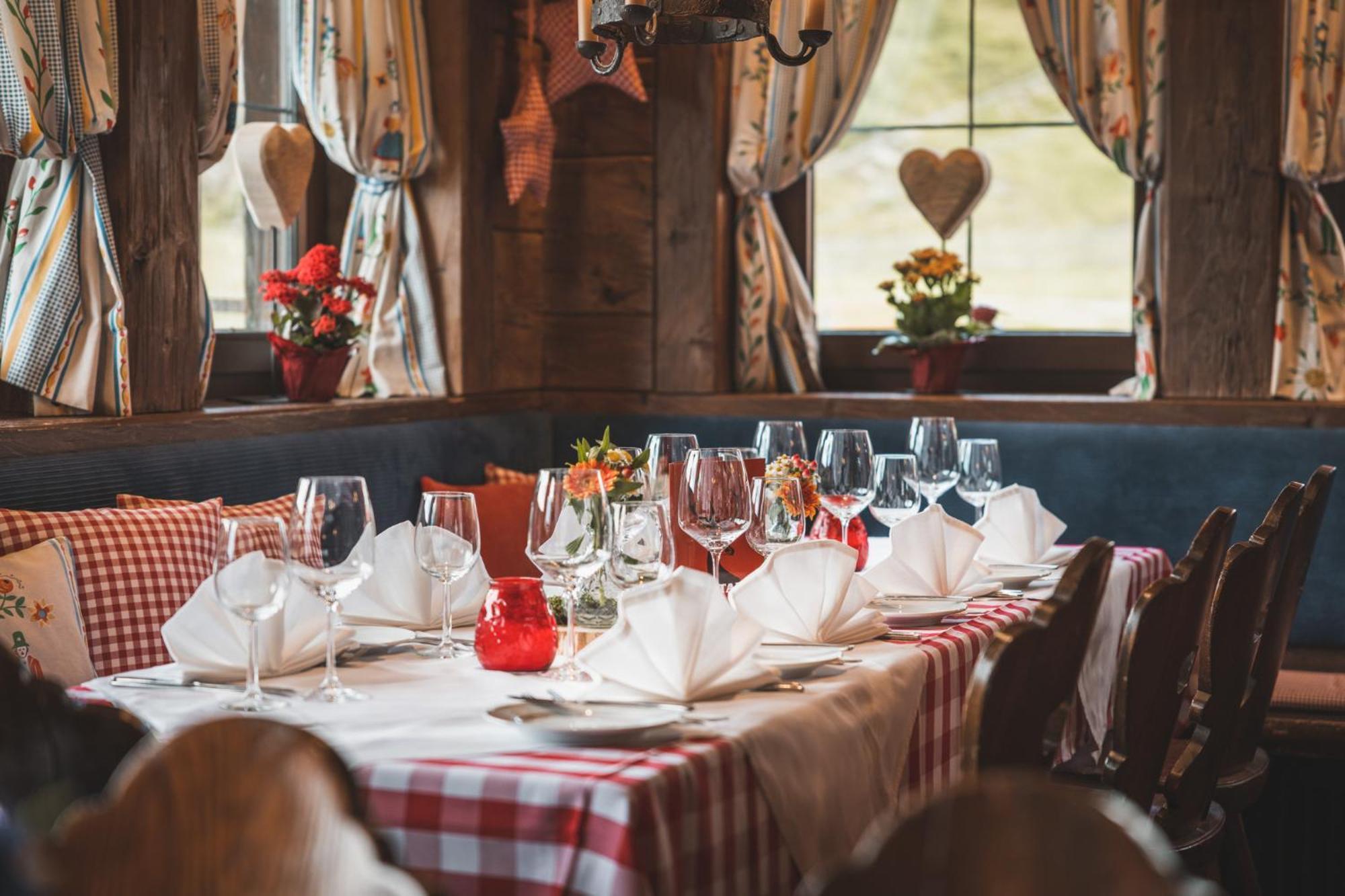 S P O R T A L M - Seefeld Seefeld in Tirol Exterior photo